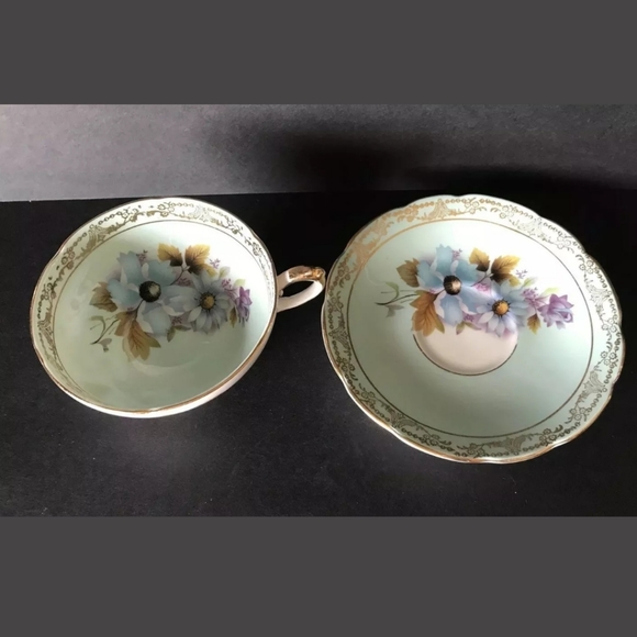 Royal Sutherland Teacup & Saucer - Picture 2 of 8